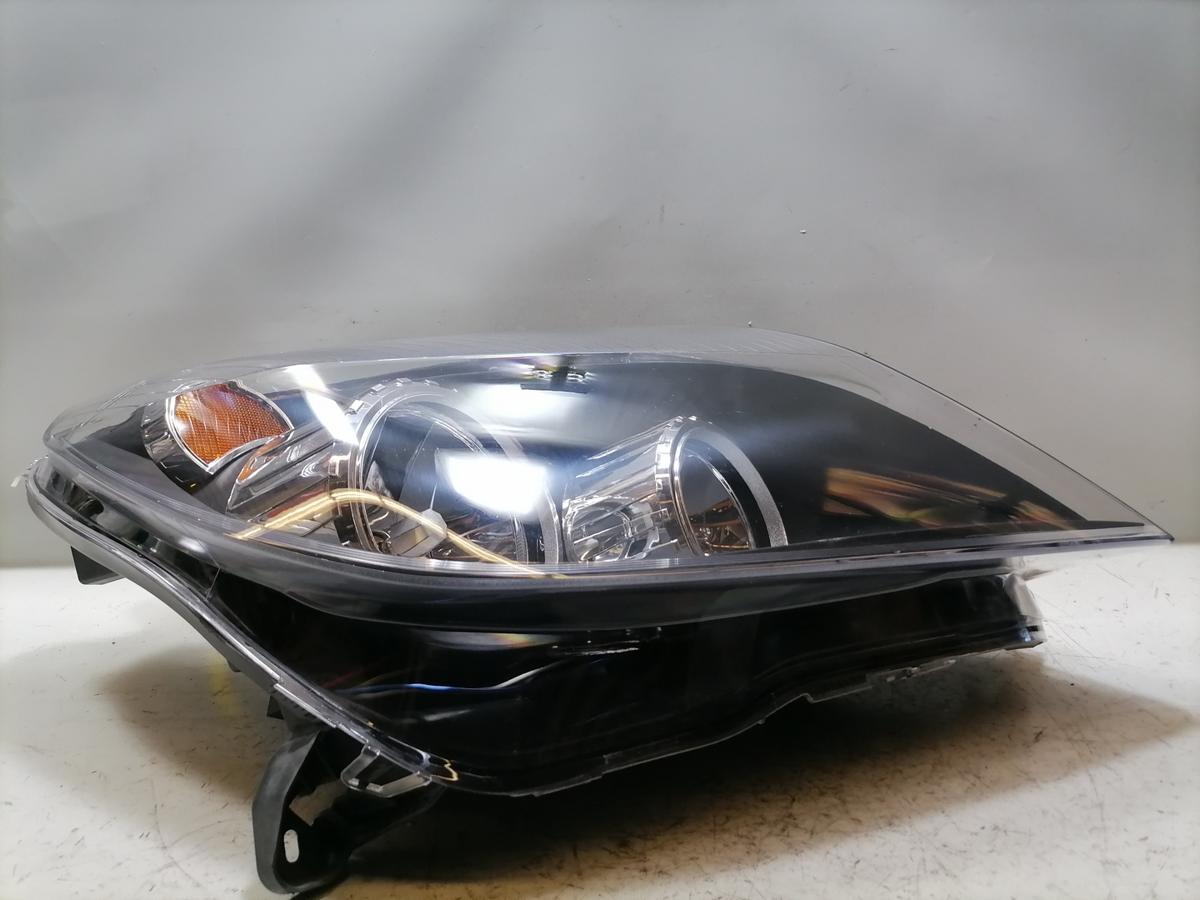 Opel Astra H Scheinwerfer vorn rechts Halogen Schwarzer Hintergrund Bj.2006